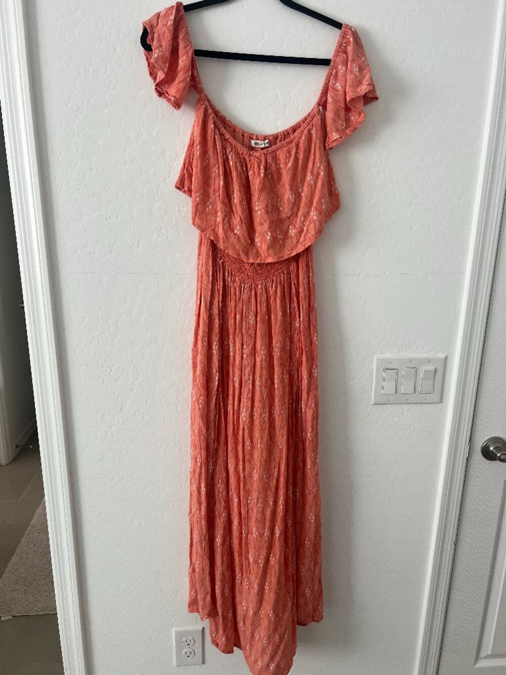 Rip Curl Womens M Coral Off Shoulder Maxi Dress Smocked Boho Beach Resort